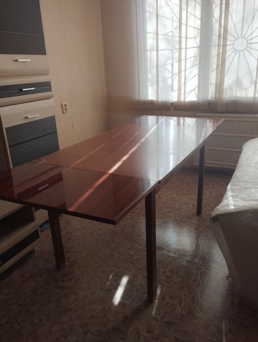 Продам стол из красного дерева