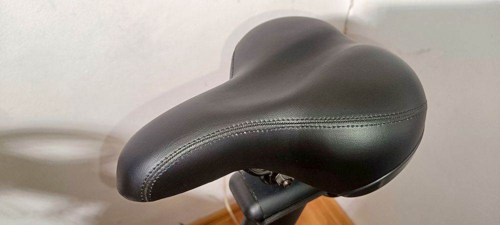 Bicicletă Spinning SEMI-PROFESIONALĂ TECHFIT SBK8000, Sistem Volantă 20 kg