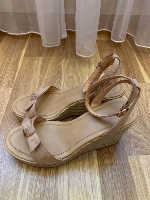 Продам босоножки