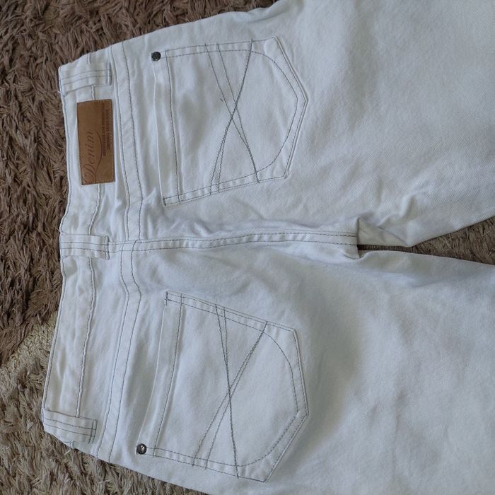 Продам белые джинсы