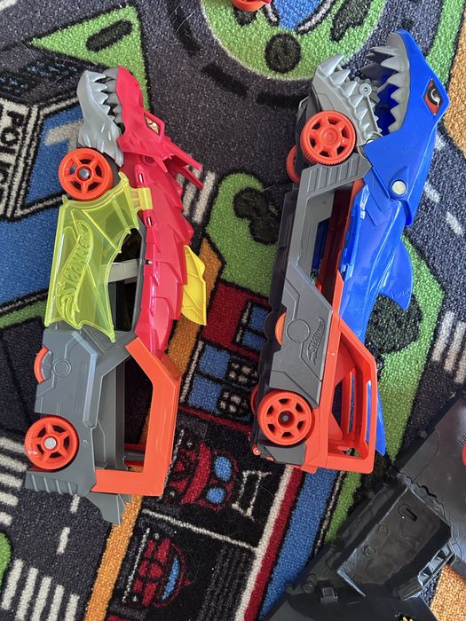 Hot wheels писта, гараж
