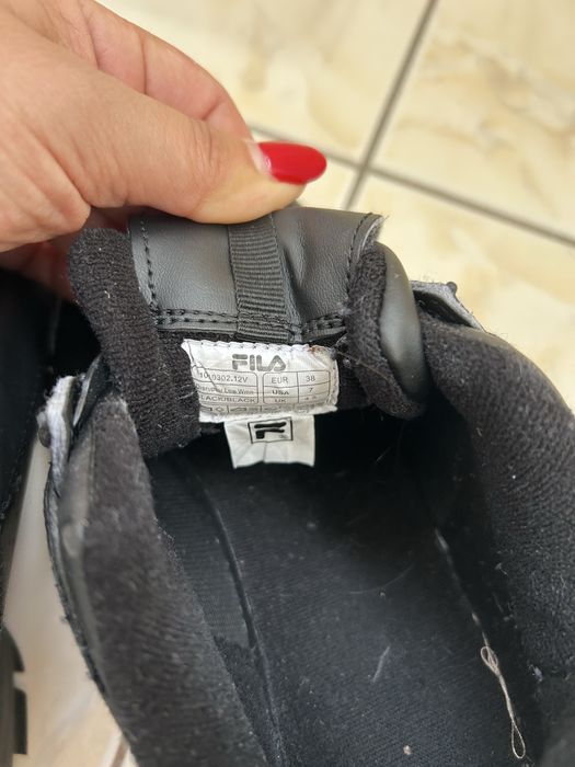 Adidasi Fila, fete, originali, marimea 38, negru si albi 37,5
