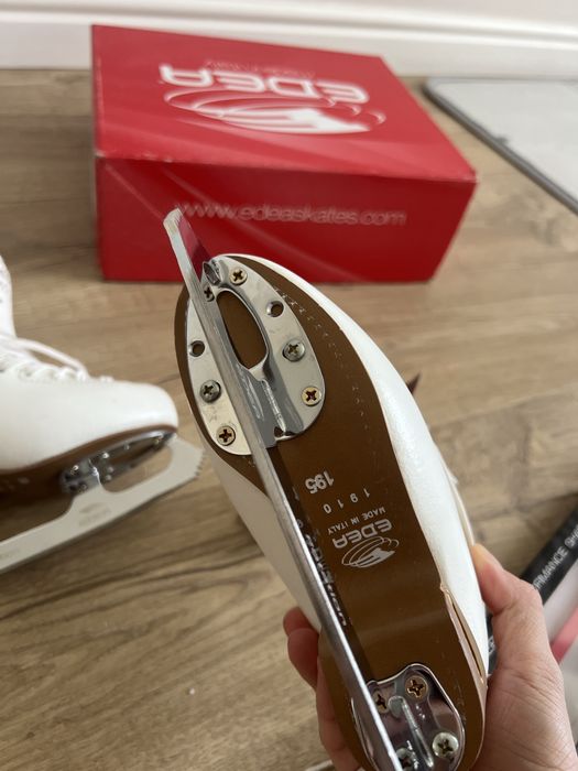 Продам Коньки edea Motivo 195