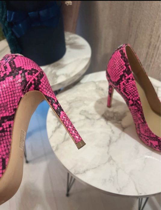 Pantofi Guess marimea 36