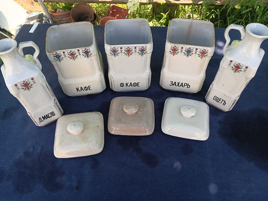 Голям масивен старинен порцеланов леген и буркани за подправки