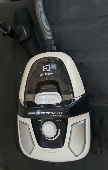 Прахосмукачка ELECTROLUX