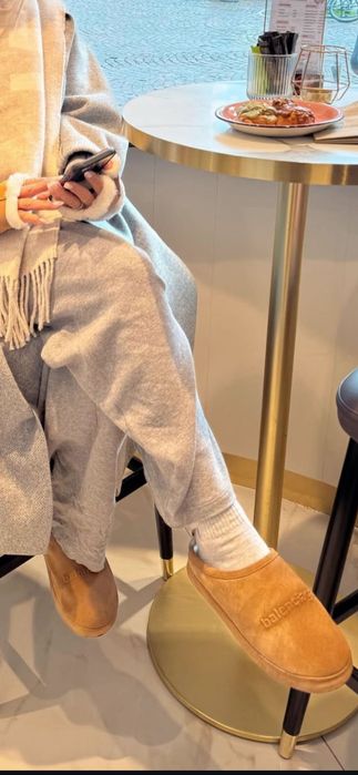 Balenciaga велурени чехли