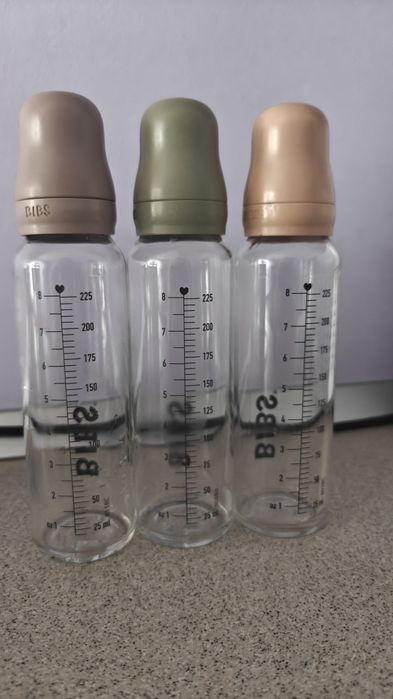 Vând biberoane Bibs
