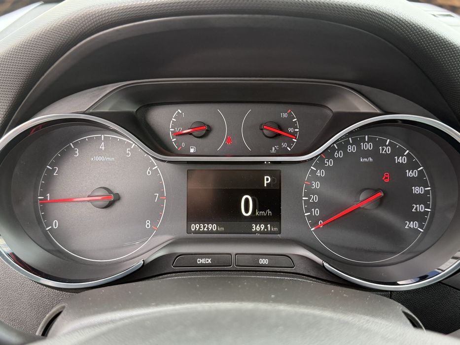 Opel Crossland X 1.2 benzina automat 93.000km