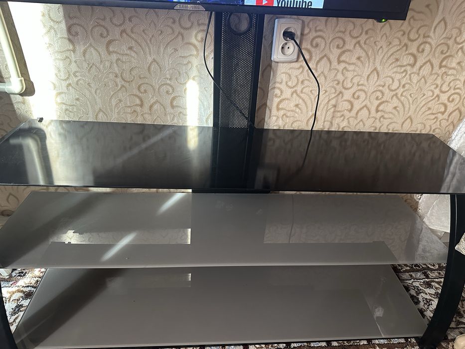 Телевизор с подставкой