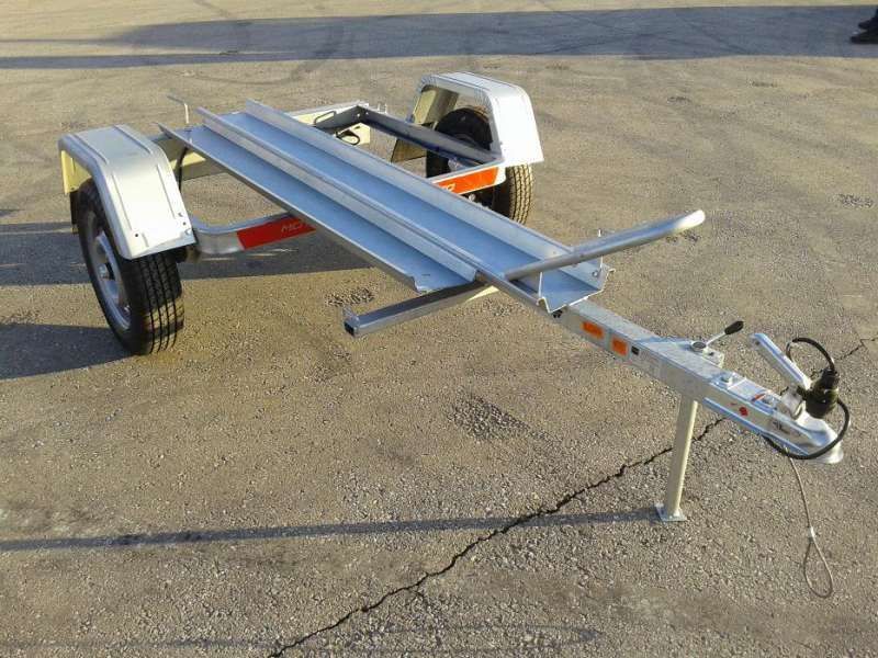 Ремарке за един мотор под наем-30 лв/ден