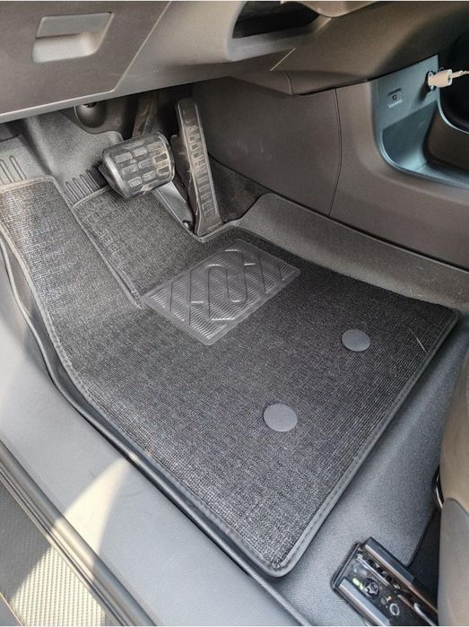 Продам полики на HONGQI E-qm5