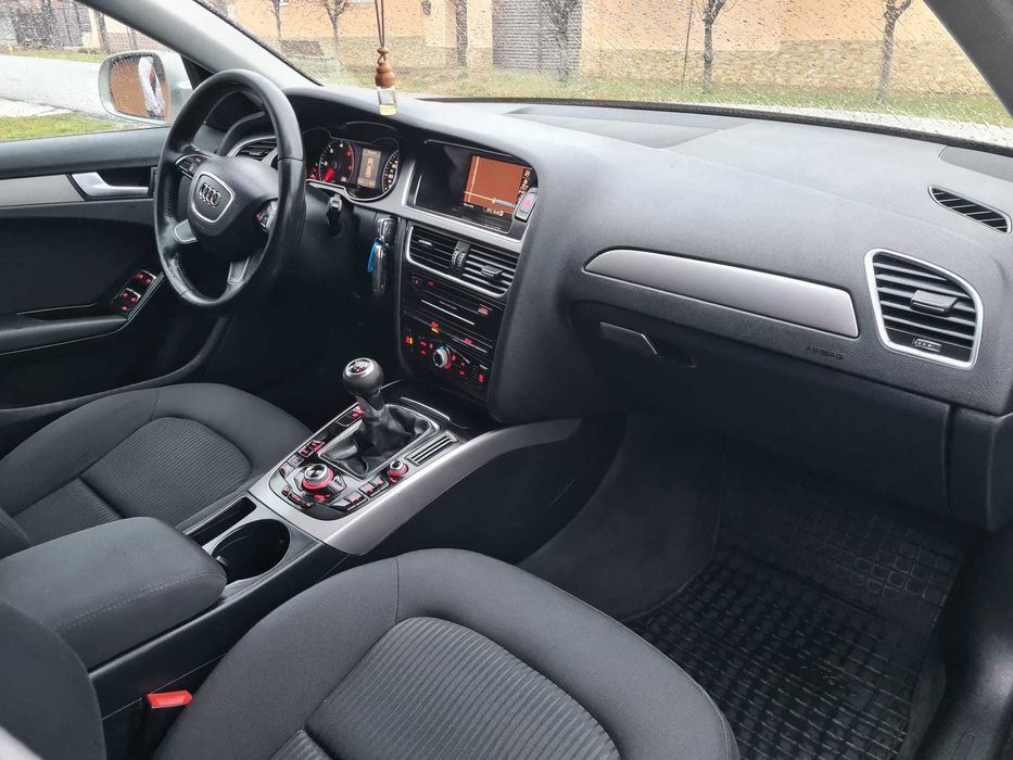 Audi A4 Facelift- 2.0 TDI / Navi / Pilot / Senzori / Carlig