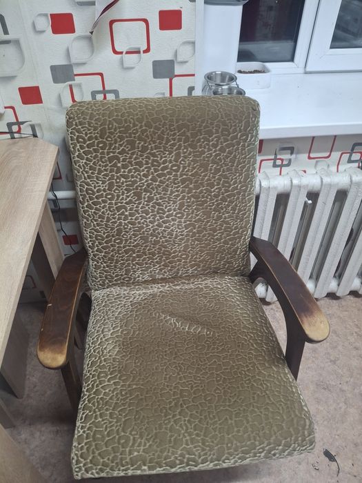 Продам 2 винтажных кресла
