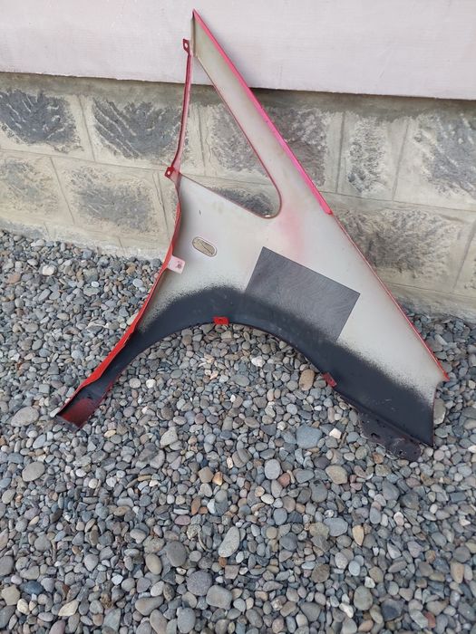 Aripa stanga fata rosu Ford Galaxy