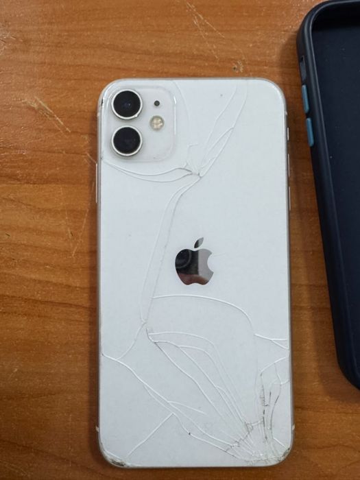 iPhone 11           .