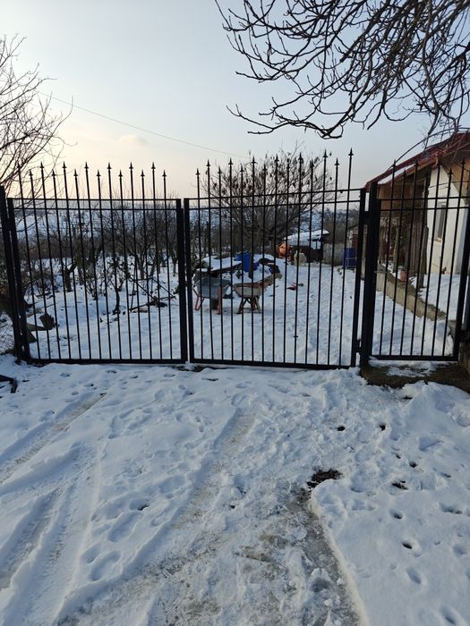 Vand teren intravilan cu casa pe teren  2253mp