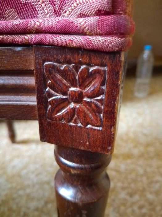 Старинен стол за хора със стил и вкус