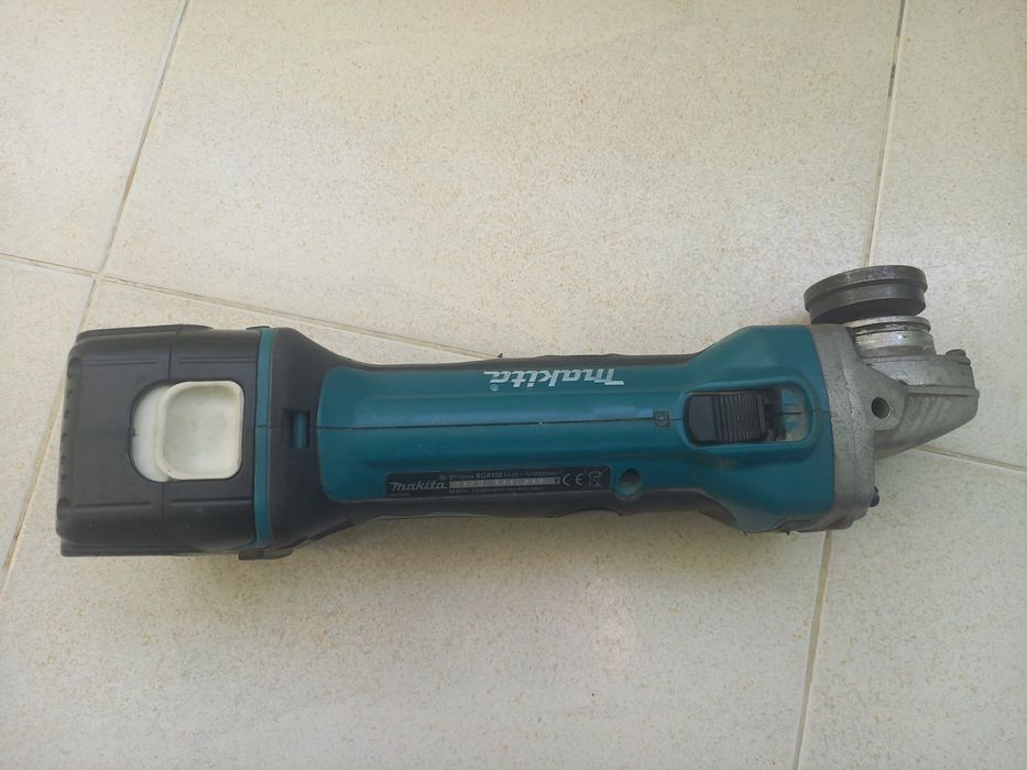 Акумулаторен ъглошлайф Makita