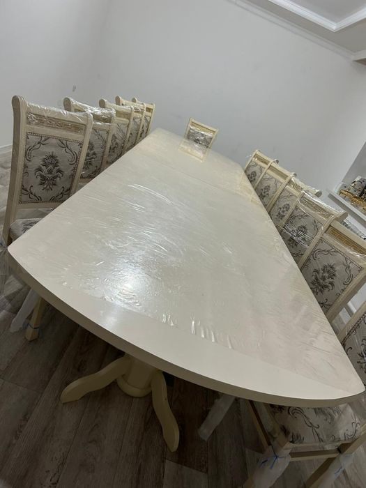 Продается стол со стульями