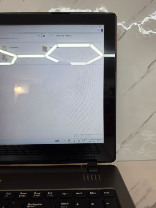 Laptop Medion Akoya cu touchscreen funcțional