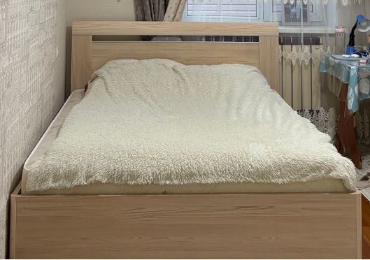 Спальный гарнитур (кровать и шкаф)