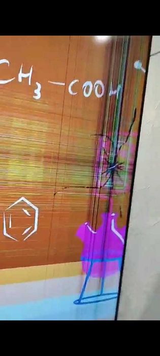 Телевизор LG. Ударили по экрану