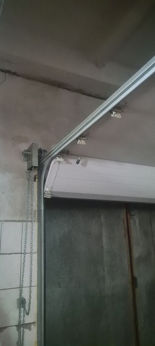 Секционные ворота для гаража почти новые