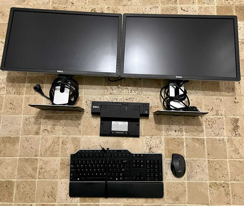 Working station DELL: docking, 2 monitoare, tastatura + mouse