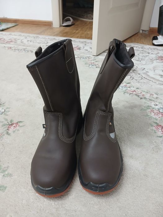 Сапоги. Спецобувь 42