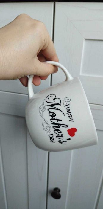 Голяма порцеланова чаша с надпис Честит ден на майката за 8 ми март