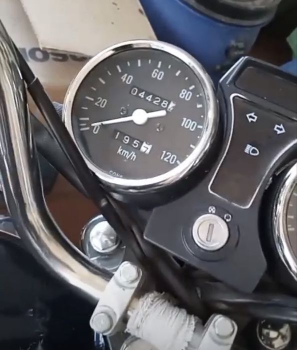 Продам мотоцикл с документам racer