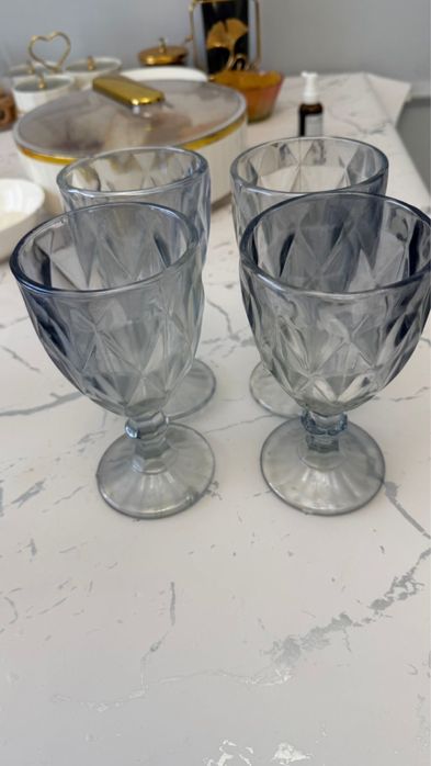 Срочно продается набор посуды чайный