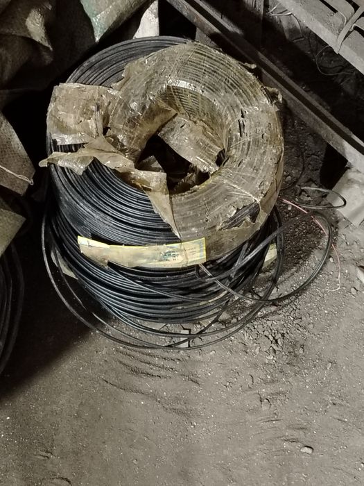 Провода и шашлычные палки