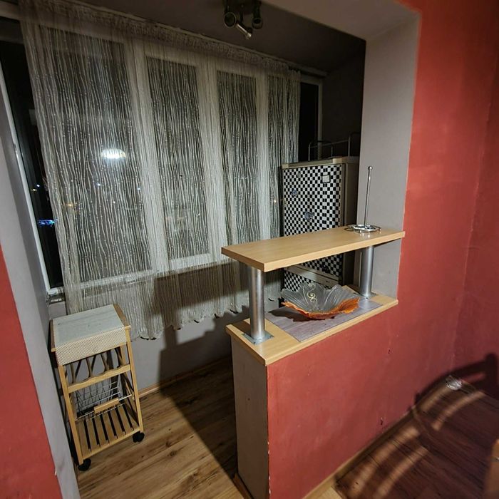 Отдава се под наем просторен тристаен апартамент – Центъ