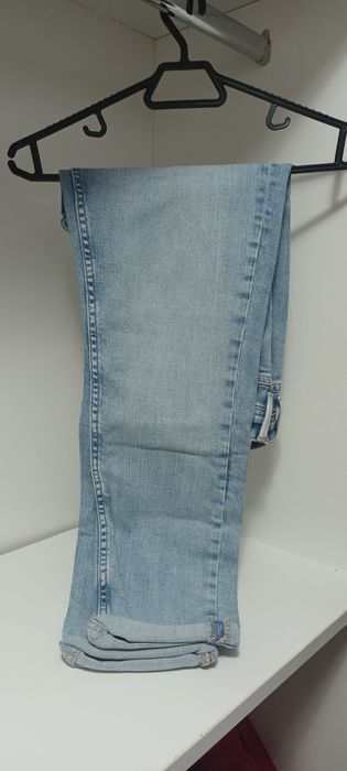 Дамски мамфит дънки, нови с етикет, отлично състояние, модерна кройка