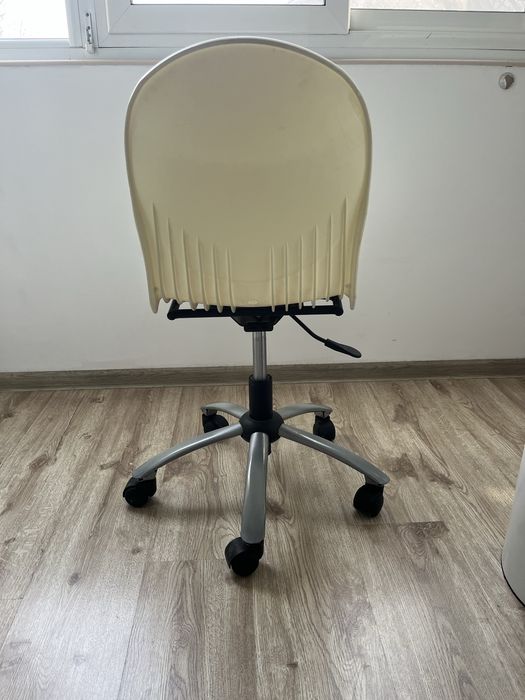 Малко столче с колелца и амортесьор