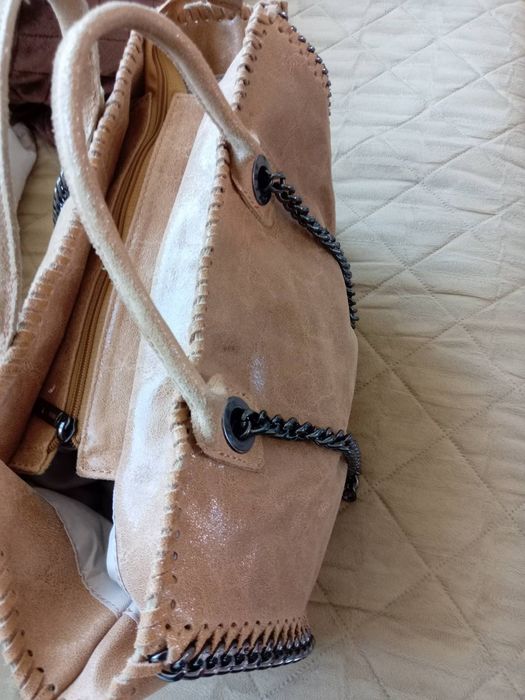 Продавам дамска италианска чанта естествена кожа