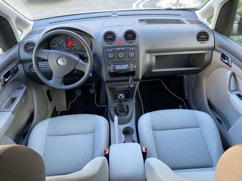 VW Caddy Life 1,9 Tdi~2-usi la Spate F/important
