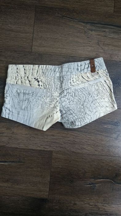 Pause bershka zu elements 8лв