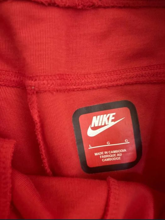 Nike tech fleece shorts red