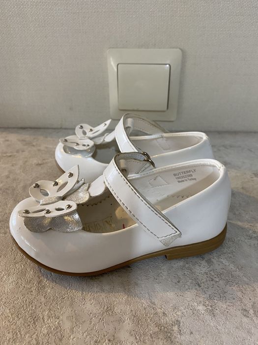 Продам туфельки на девочку 22 р.