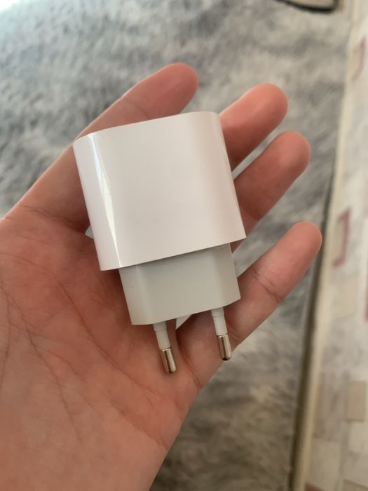 Б/у оригининпльный адаптер Айфон