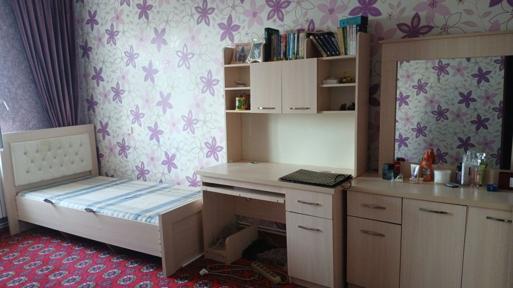 Продаётся комплект мебели.