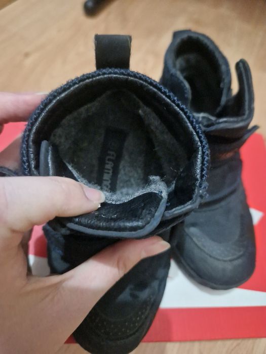 Продам детские ботинки