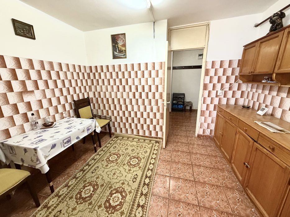Apartament 3 camere decomandat etajul 2 Craiovita Noua