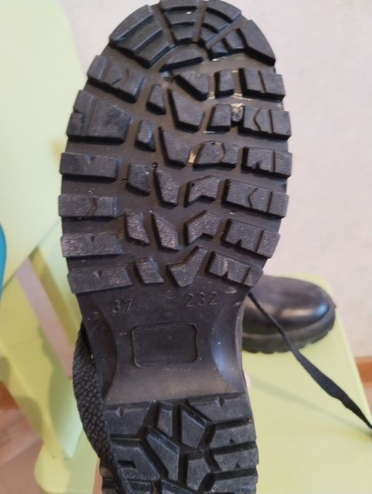 Продам осенние берцы