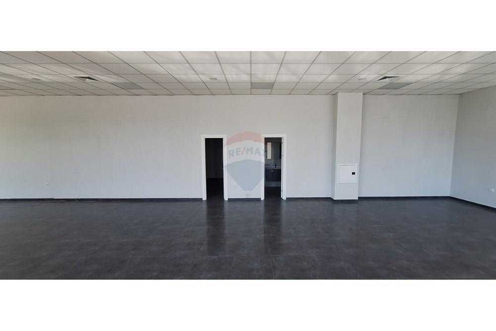 Дава се под наем Магазин в Пловдив, Тракия - 223 кв.м за 3755 € - Снимка #8