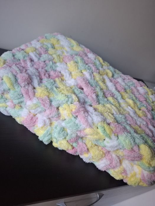 Ръчно плетено бебешко одеяло