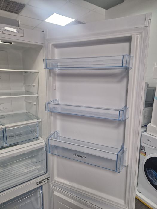 Хладилник с фризер Bosch 357 литра
